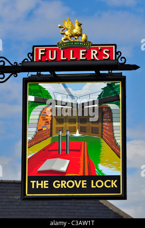 Le Grove Fuller's Lock 'Pub' signer dans le Bedfordshire Banque D'Images