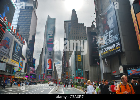 Times Square traffic Street view à Manhattan, New York City. Banque D'Images