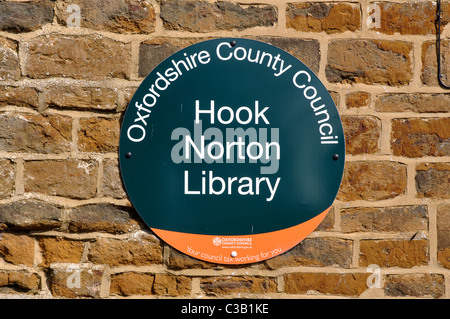 Hook Norton Library Sign, Oxfordshire, England, UK Banque D'Images