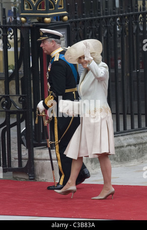 Le mariage du Prince William et Catherine Middleton. 29 avril 2011 le Prince Charles et Camilla arrivent à l'abbaye de Westminster. Banque D'Images