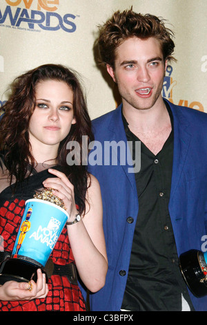 Kristen Stewart et Robert Pattinson 2009 MTV Movie Awards tenue à la Gibson Amphitheatre - Salle de Los Angeles, Californie Banque D'Images