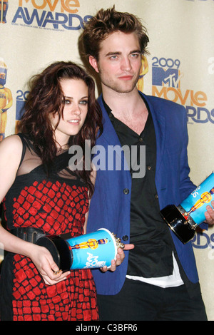 Kristen Stewart et Robert Pattinson 2009 MTV Movie Awards tenue à la Gibson Amphitheatre - Salle de Los Angeles, Californie Banque D'Images