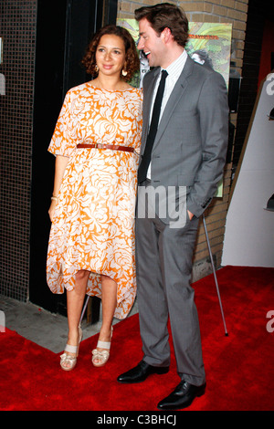 Maya Rudolph, John Krasinski New York premiere de 'Away we go' Sunshine Theatre à New York City, USA - 01.06.09 PNP/ Banque D'Images