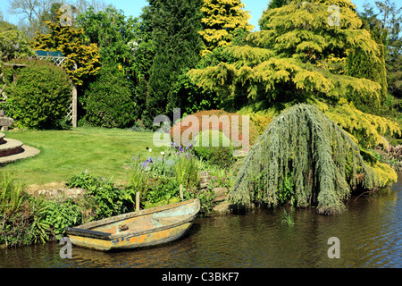 Lakeside Garden Beeston Cheshire England UK United Kingdom eu Europe Banque D'Images