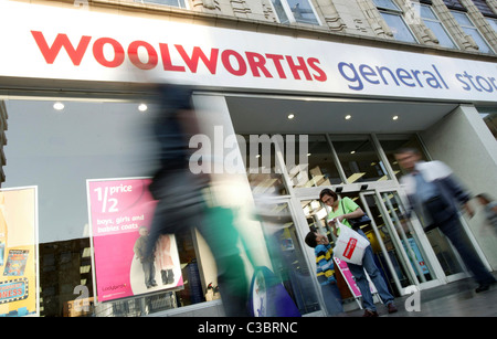 De l'extérieur d'un magasin Woolworths. L'entreprise est allée à l'administration en 2008. Banque D'Images