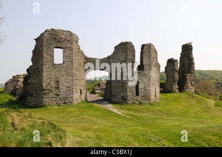 Ruines du château de Newcastle Emlyn surplombant la rivière Tywi Carmarthenshire Wales Cymru UK GO Banque D'Images