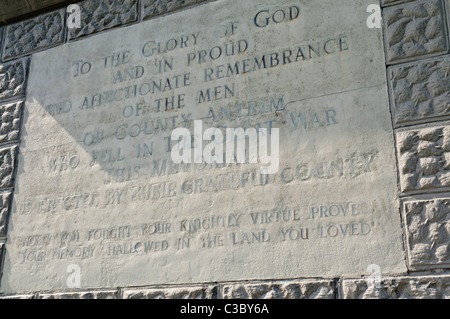 Knockagh Monument, Carrickfergus. Monument aux soldats qui sont morts en WW1 et WW2 ainsi que d'autres conflits Banque D'Images