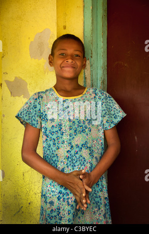 Akeneta Wagali à son école dans Village Navala, Ba Highlands, l'île de Viti Levu, Fidji. Banque D'Images