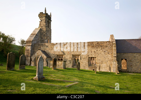 L'église en ruine de St Martin Wharram Percy East Riding of Yorkshire Angleterre Banque D'Images