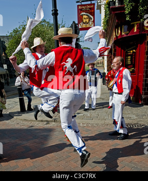 East Kent Morris Men effectuant aux socs Festival Banque D'Images