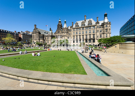 Les Jardins de la paix en face de l'hôtel de ville dans le centre-ville, Sheffield, South Yorkshire, UK Banque D'Images