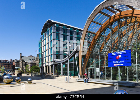 Les Jardins d'hiver au cours de la World Snooker Championship 2011, Millennium Square, Sheffield, South Yorkshire, UK Banque D'Images