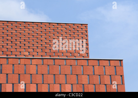 Le Centre d'information scientifique et universitaire à Katowice. Détails de façade en grès rouge. Banque D'Images