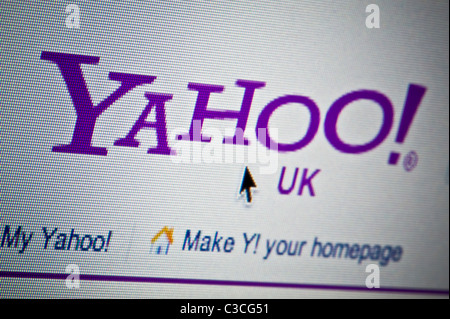 Gros plan du logo Yahoo comme vu sur son site web. (Usage éditorial uniquement : -Print, télévision, e-book et le comité éditorial du site). Banque D'Images