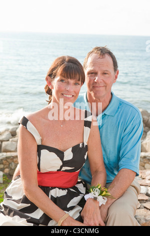Portrait plein air de couple d'âge moyen Banque D'Images
