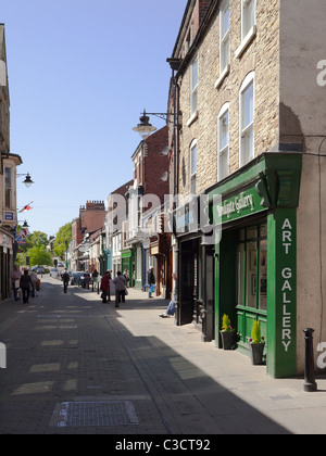 Bondgate une zone commerçante piétonne dans la ville historique de Bishop Auckland, Co. Durham Banque D'Images