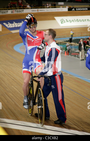 Jason Kenny sur la ligne de départ aux championnats du monde de cyclisme sur piste d'Apeldoorn 2011 Banque D'Images