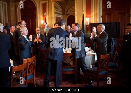 Le président Barack Obama participe à un déjeuner avec les républicains du Sénat sur la colline du Capitole à Washington DC, USA - 27.01.09 White House Banque D'Images