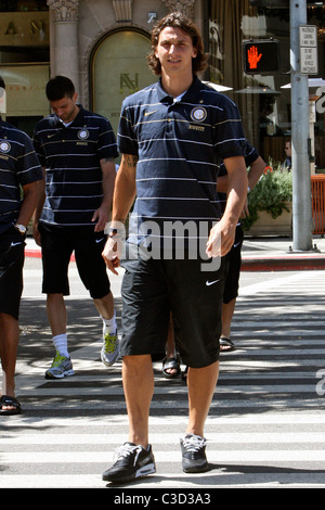 Zlatan Ibrahimović et son Inter Milan teamates dehors et environ sur Rodeo Drive Los Angeles, Californie - 16.07.09 Michael Wright/ Banque D'Images