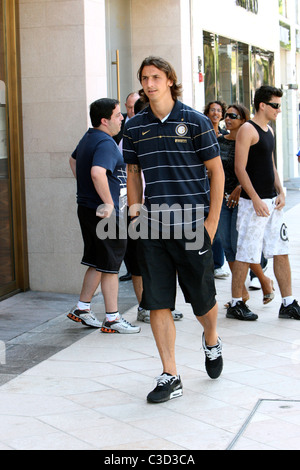 Zlatan Ibrahimovic et l'Inter de Milan son teamates dehors et environ sur Rodeo Drive Los Angeles, Californie - 16.07.09 Michael Wright/ Banque D'Images