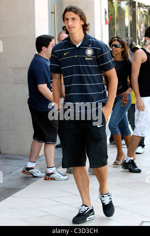 Zlatan Ibrahimovic et l'Inter de Milan son teamates dehors et environ sur Rodeo Drive Los Angeles, Californie - 16.07.09 Michael Wright/ Banque D'Images