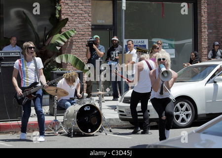 Donny Tourette et les tours de leur nouveau film de Londres musique vidéo en face d'intermix sur Robertson Boulevard. Los Angeles, Banque D'Images