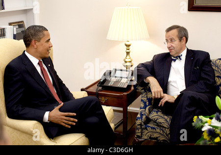 Le président Barack Obama rencontre le président estonien Toomas Hendrik Ilves dans le bureau des conseillers de sécurité nationale dans le Banque D'Images