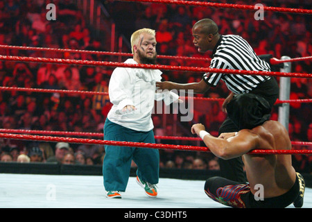 Hornswoggle et Chavo Guerrero WWE Raw tenue à l'Verizon Center. Washington DC, USA - 27.07.09 Banque D'Images