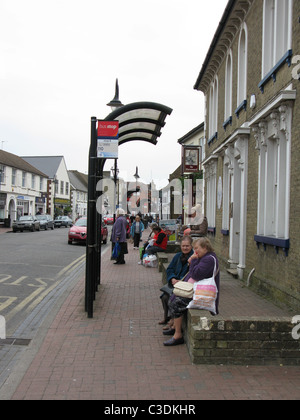 En attente d'un bus, rue Market, Ely Banque D'Images