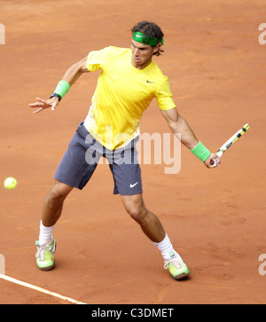 Rafael Nadal (ESP) en action contre Michaël Llodra (FRA) Banque D'Images