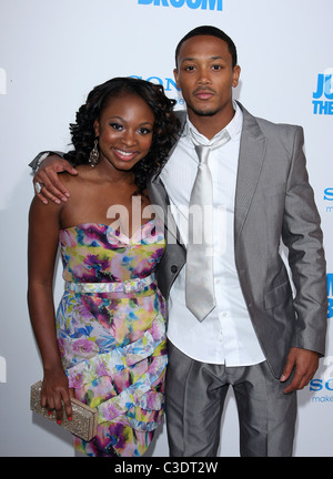 NATURI NAUGHTON ROMEO MILLER SAUTE DU BALAI. LOS ANGELES PREMIERE TRISTAR PICTURES HOLLYWOOD LOS ANGELES CALIFORNIA USA Banque D'Images