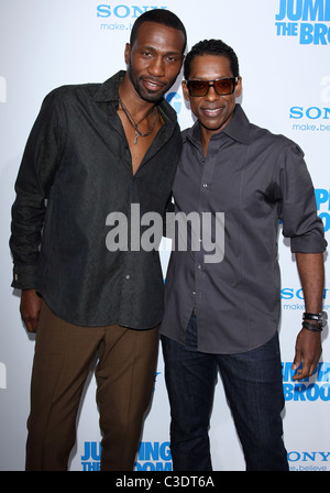 LEON ORLANDO JONES SAUTE DU BALAI. LOS ANGELES PREMIERE TRISTAR PICTURES HOLLYWOOD LOS ANGELES CALIFORNIA USA 04 mai 201 Banque D'Images