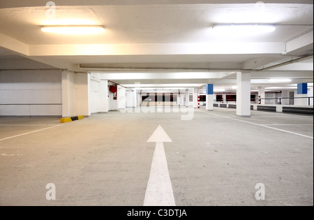 Parking intérieur atnight en angle wode Banque D'Images