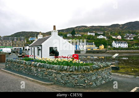 Un petit magasin à Port De Tarbert Argyll en Ecosse Banque D'Images