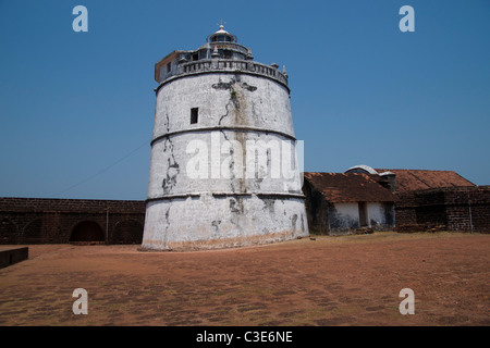 Phare d'Aguada à Fort Aguada sur la rivière Mandovi. Banque D'Images