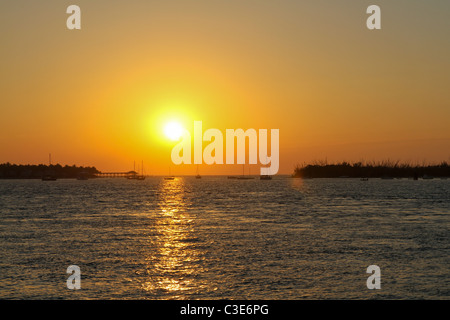 Un coucher de soleil vu de l'USCG pier à Key West Banque D'Images