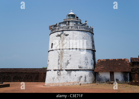 Phare d'Aguada à Fort Aguada sur la rivière Mandovi. Banque D'Images