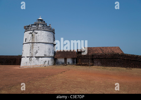 Phare d'Aguada à Fort Aguada sur la rivière Mandovi. Banque D'Images