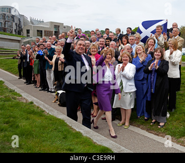 07Th Mai 2011 Scottish National Party Premier Ministre de l'Ecosse Alex Salmond et MSPs célèbrent leur victoire historique Banque D'Images