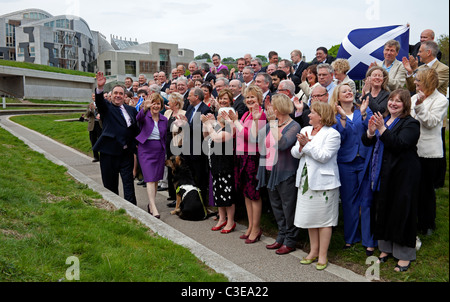 07Th Mai 2011 Scottish National Party Premier Ministre de l'Ecosse Alex Salmond et MSPs célèbrent leur victoire historique Banque D'Images