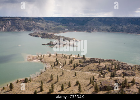 Jones Bay et le Devil's Punchbowl du haut de Steamboat Rock - Steamboat Rock State Park, Grant County, Washington. Banque D'Images