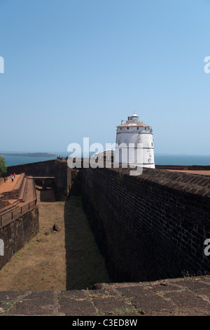 Phare d'Aguada à Fort Aguada sur la rivière Mandovi. Banque D'Images