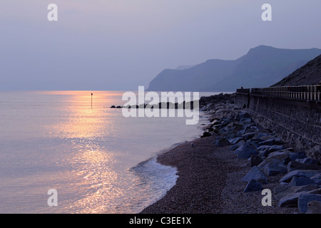 Coucher du soleil à West Bay, près de Charmouth Dorset England UK Banque D'Images