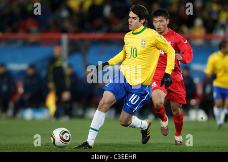 Kaka du Brésil en action au cours d'une Coupe du Monde de la FIFA, un match de football contre la Corée du Nord le 15 juin 2010 à Ellis Park Stadium. Banque D'Images