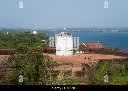 Phare d'Aguada à Fort Aguada sur la rivière Mandovi. Banque D'Images