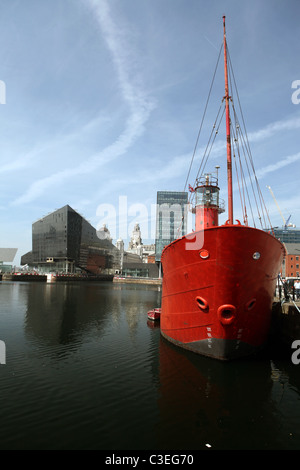 Un bateau amarré dans le Salt Dock à Liverpool Banque D'Images