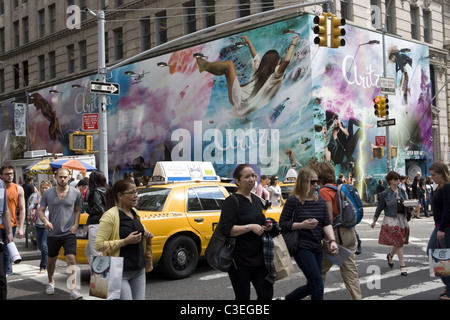 Les trottoirs sont toujours serré dans le quartier branché de quartier de Soho à New York. Banque D'Images