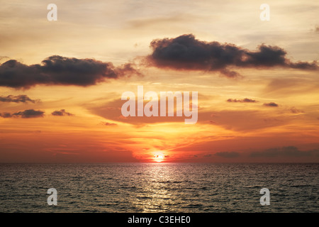 Coucher de soleil sur la mer Banque D'Images