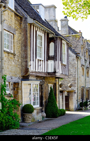 Burford est une petite ville sur la rivière Windrush dans les Cotswold Hills à West Oxfordshire, Angleterre. Banque D'Images