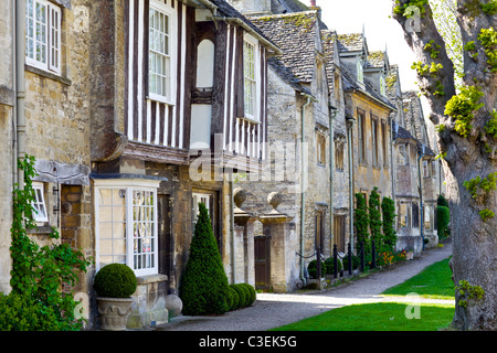 Burford est une petite ville sur la rivière Windrush dans les Cotswold Hills à West Oxfordshire, Angleterre. Banque D'Images